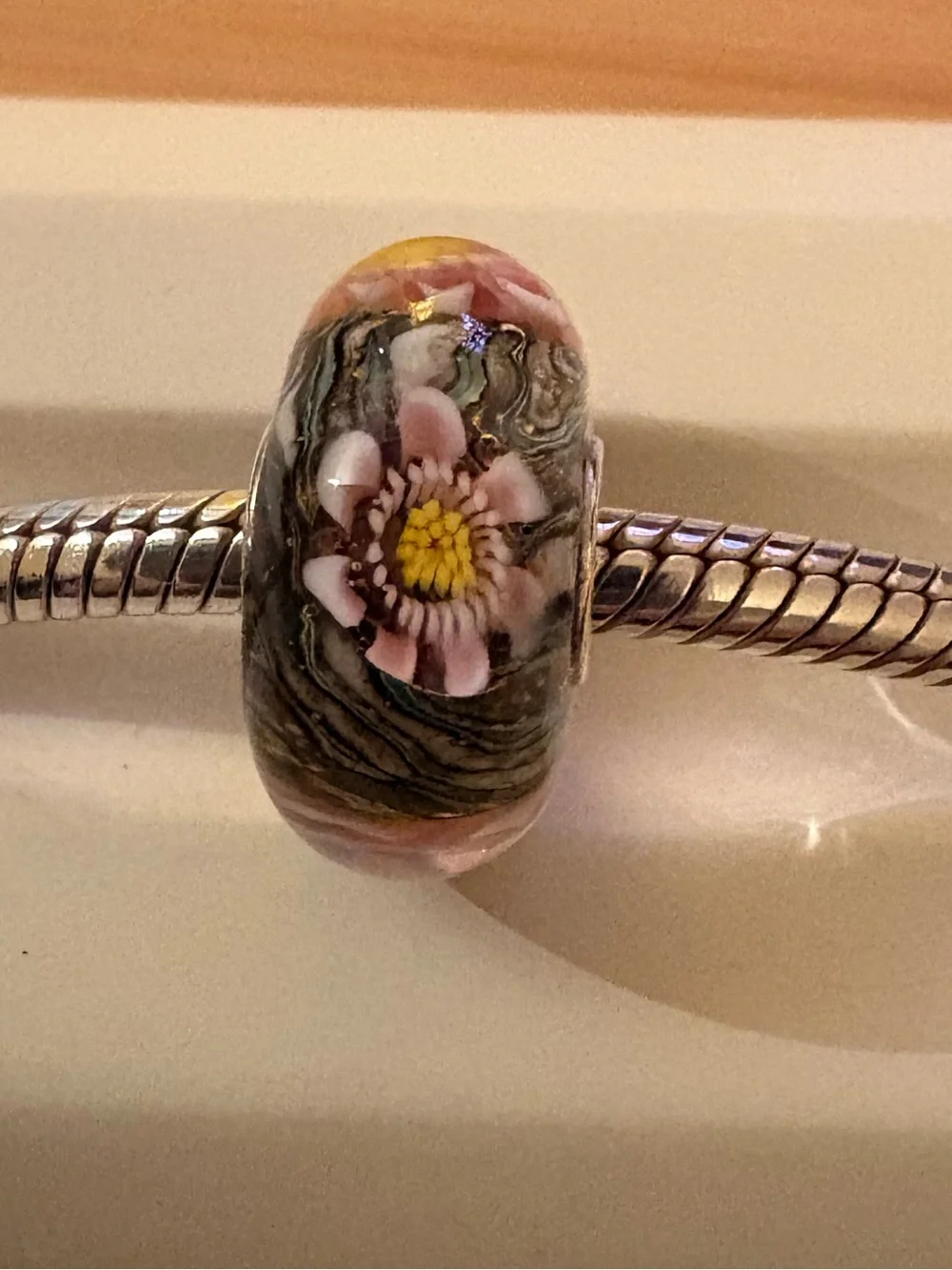 Elfbeads Soft Pink Under Water Flower - Picture 3 of 5